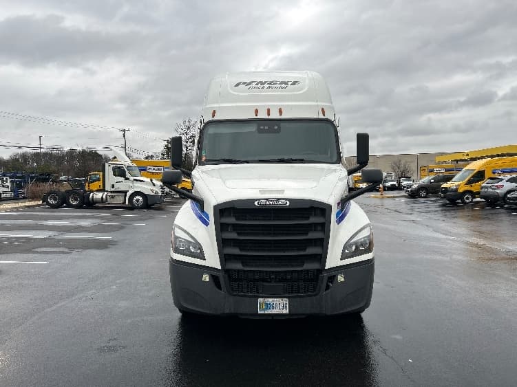 2023 Freightliner Cascadia — photo 2