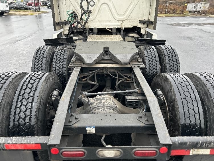2023 Freightliner Cascadia — photo 6