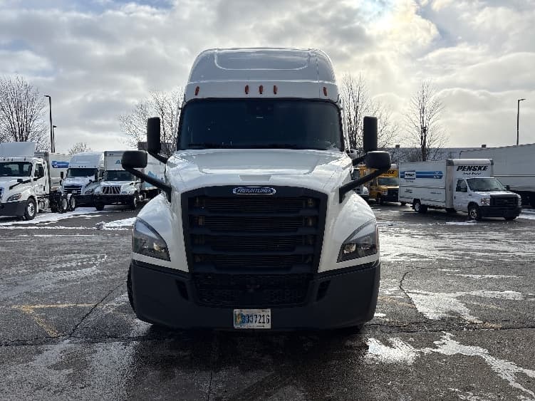 2023 Freightliner Cascadia — photo 2