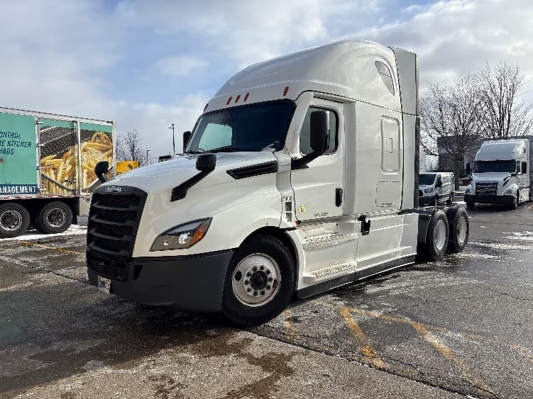 2023 Freightliner Cascadia — photo 3