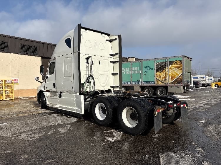 2023 Freightliner Cascadia — photo 5