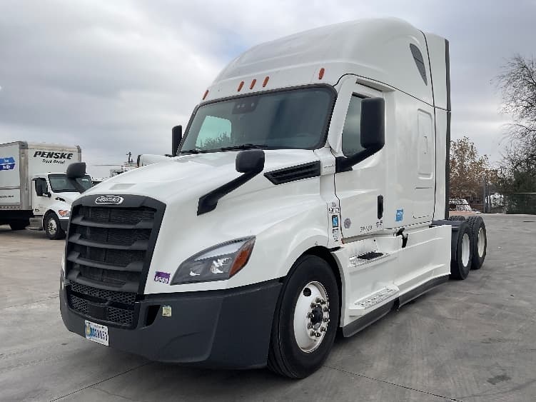 2023 Freightliner Cascadia — photo 3