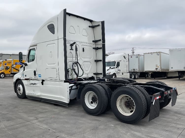 2023 Freightliner Cascadia — photo 5