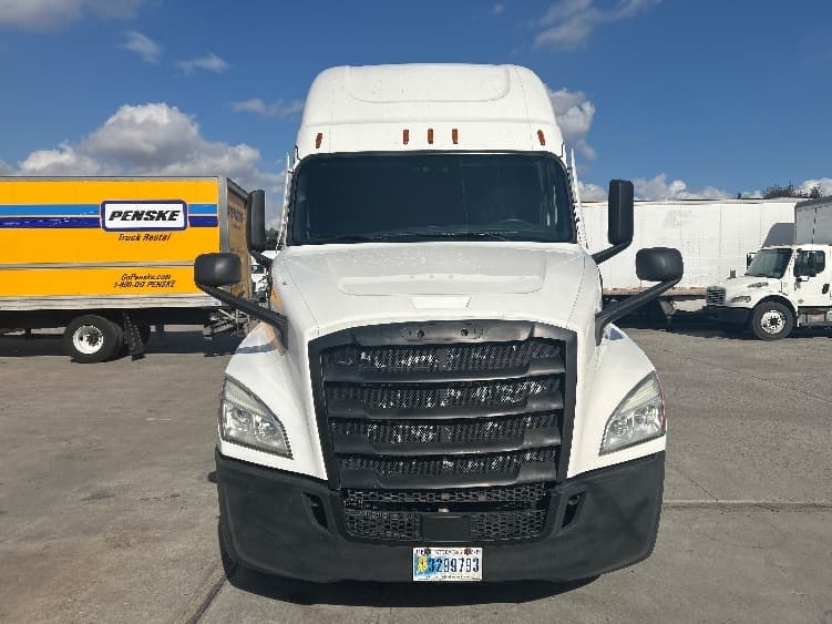 2023 Freightliner Cascadia — photo 2