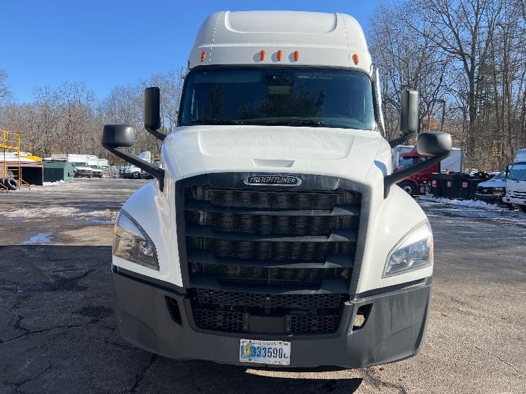 2023 Freightliner Cascadia — photo 2