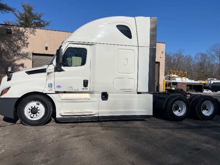 2023 Freightliner Cascadia — photo 4