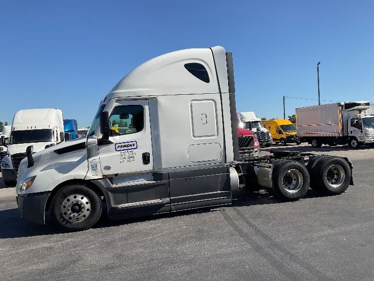 2022 Freightliner Cascadia — photo 4