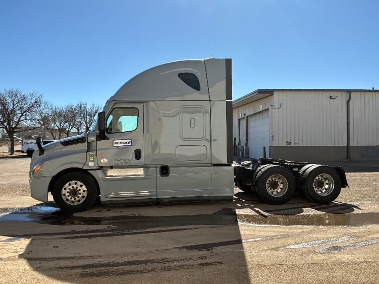 2022 Freightliner Cascadia — photo 4
