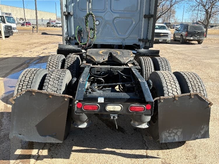 2022 Freightliner Cascadia — photo 6