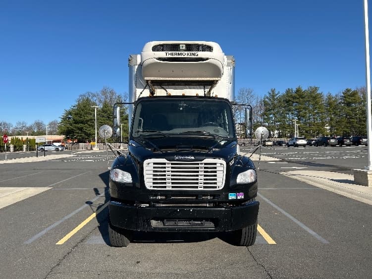 2023 Freightliner M2 106 — photo 2