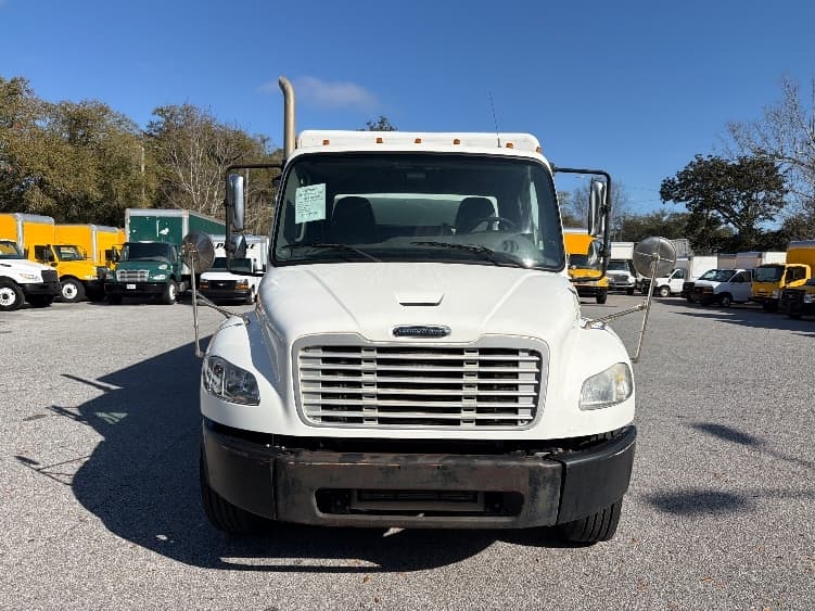 2014 Freightliner M2 106 — photo 2