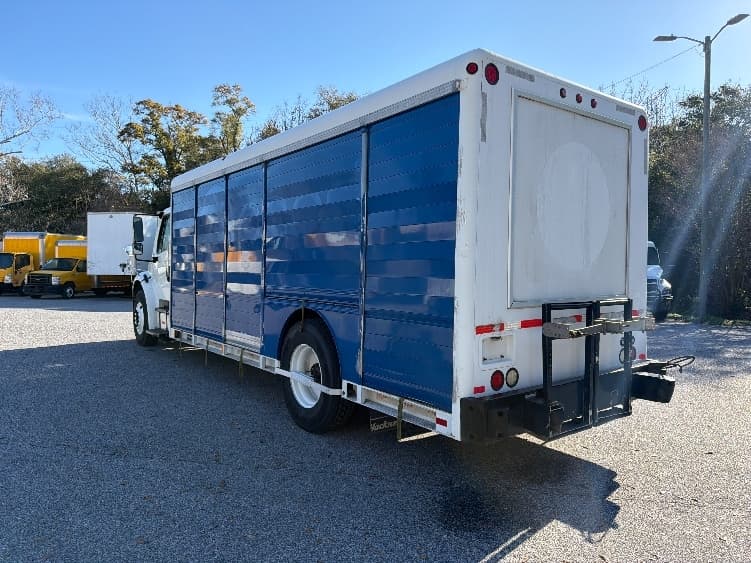 2014 Freightliner M2 106 — photo 6
