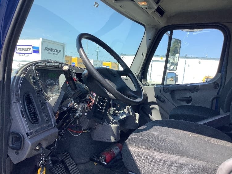 2016 Freightliner M2 106 — photo 10