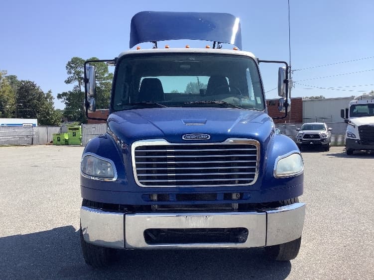 2016 Freightliner M2 106 — photo 2