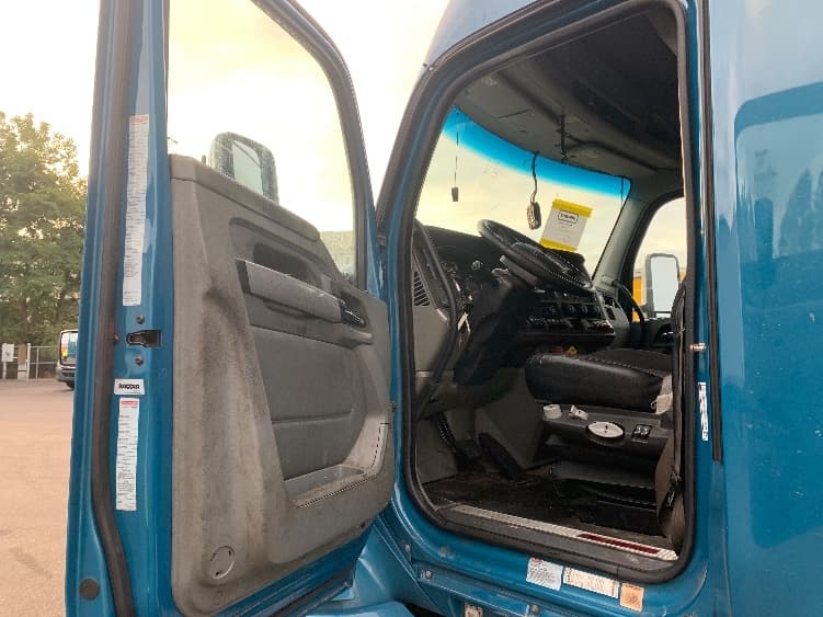 2019 Kenworth T680 — photo 9