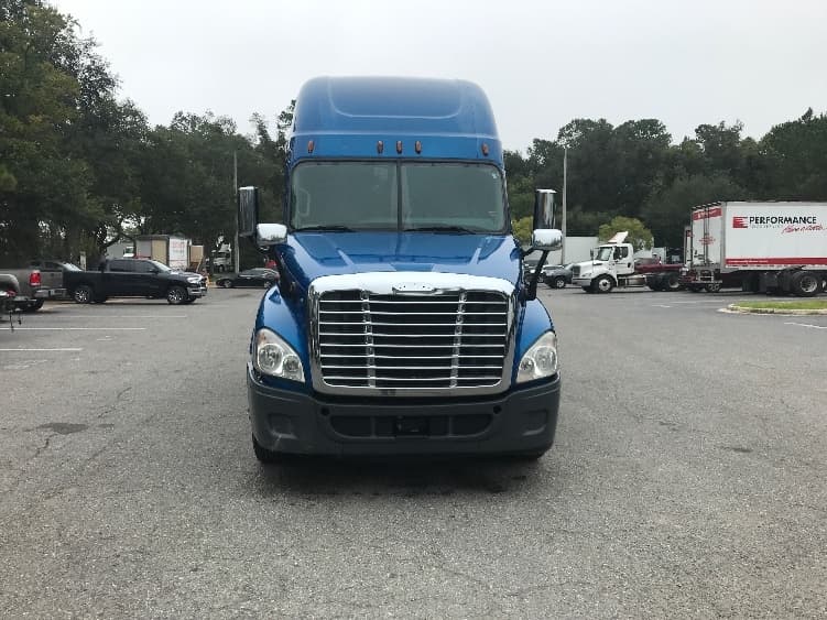 2017 Freightliner Cascadia — photo 2