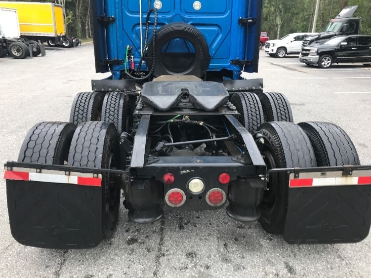 2017 Freightliner Cascadia — photo 6