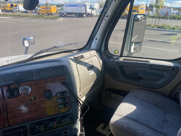 2017 Freightliner Cascadia — photo 10