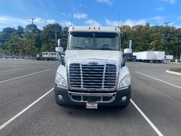 2017 Freightliner Cascadia — photo 2
