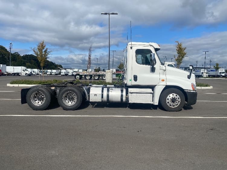 2017 Freightliner Cascadia — photo 8