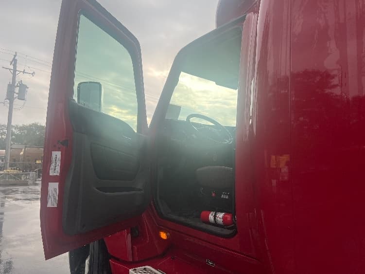 2019 International LT — photo 9