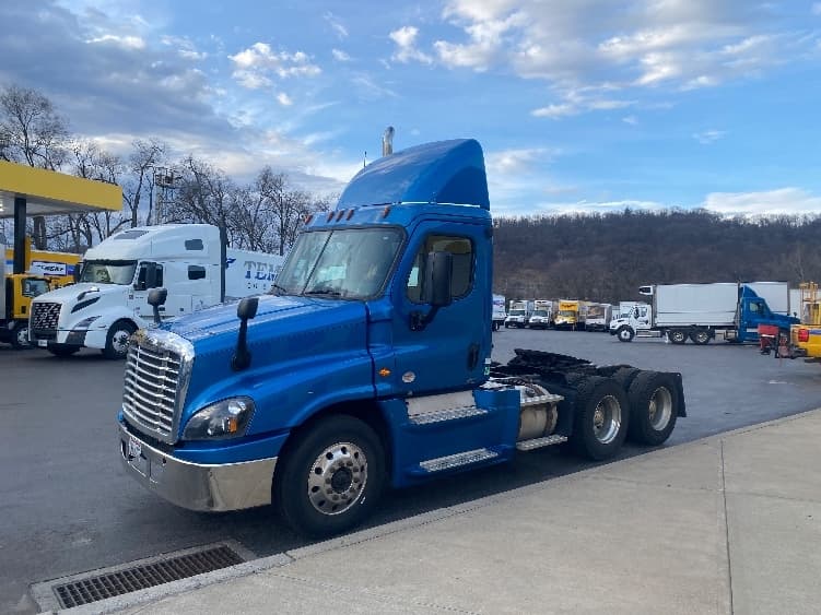 2017 Freightliner Cascadia — photo 3
