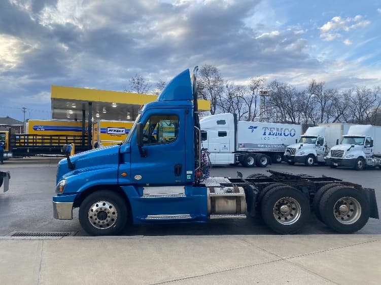 2017 Freightliner Cascadia — photo 4