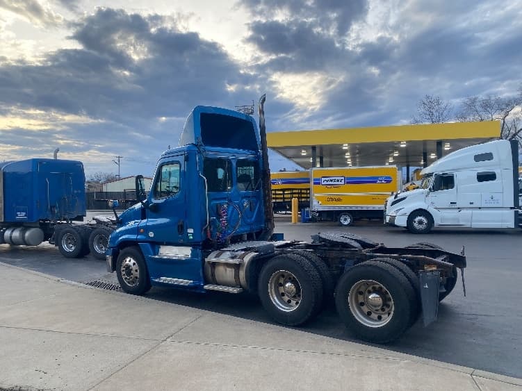 2017 Freightliner Cascadia — photo 5