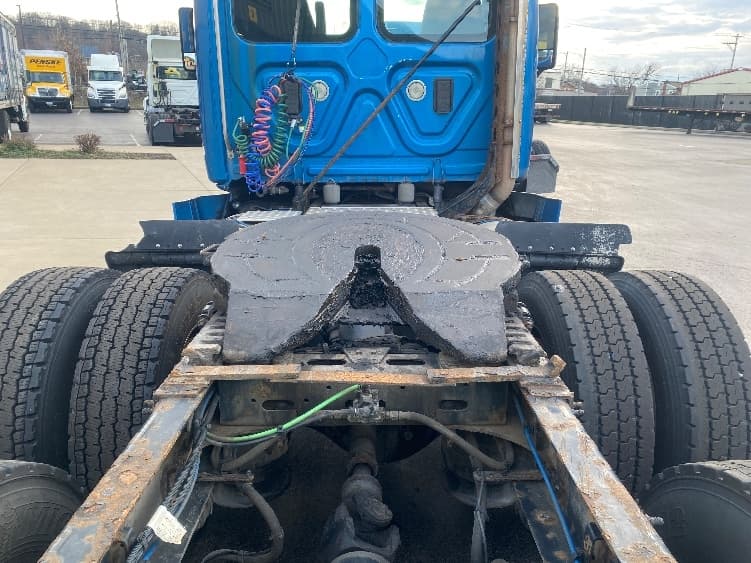 2017 Freightliner Cascadia — photo 6