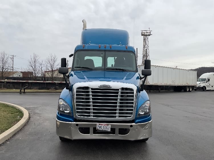 2017 Freightliner Cascadia — photo 2