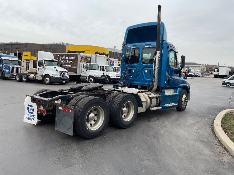 2017 Freightliner Cascadia — photo 7