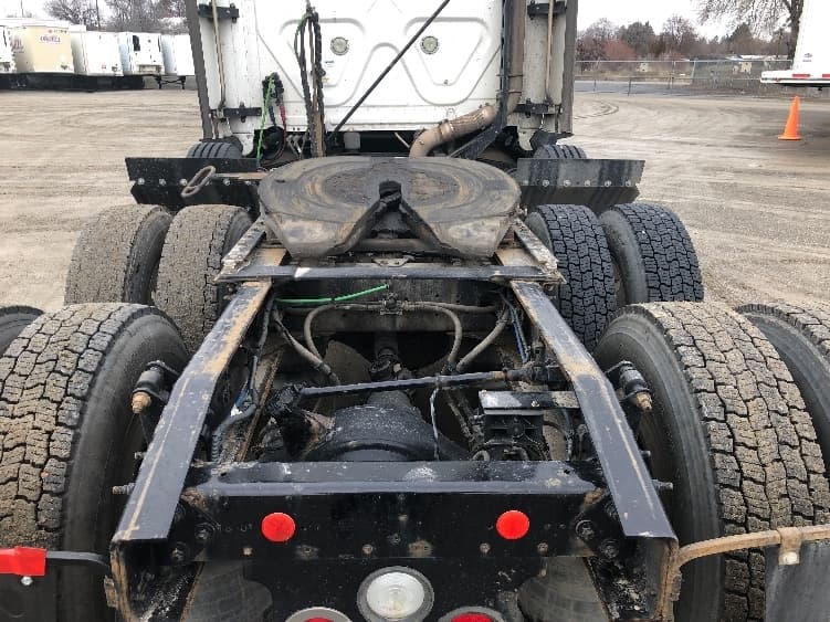 2017 Freightliner Cascadia — photo 6