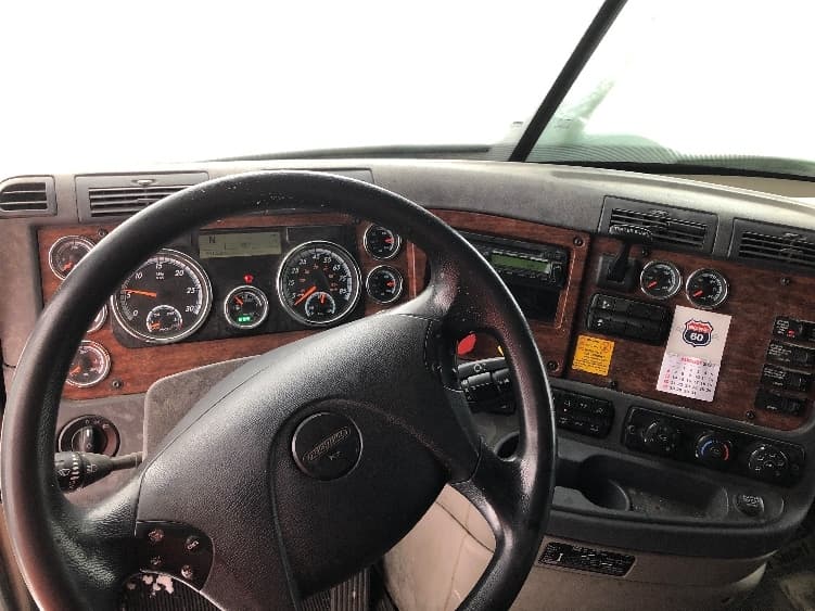 2017 Freightliner Cascadia — photo 10