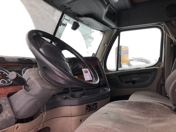 2017 Freightliner Cascadia — photo 9