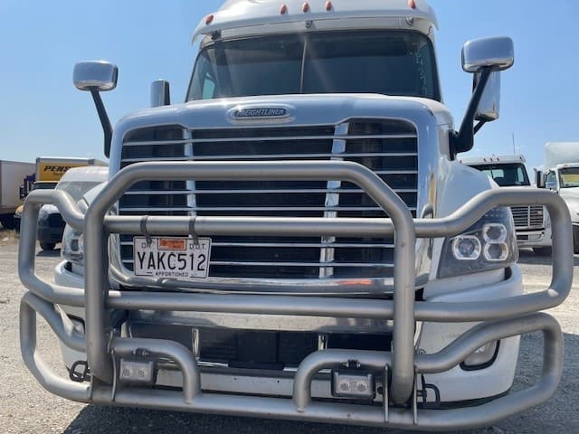 2017 Freightliner Cascadia — photo 2