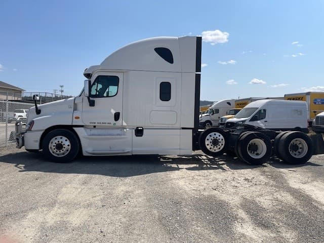 2017 Freightliner Cascadia — photo 3