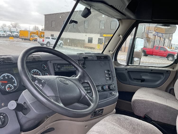 2016 Freightliner Cascadia — photo 10