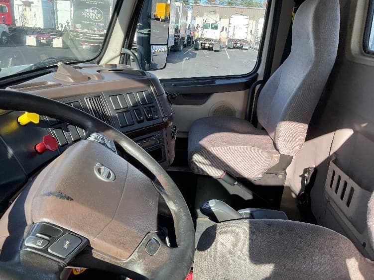 2015 Volvo VNL 300 — photo 10