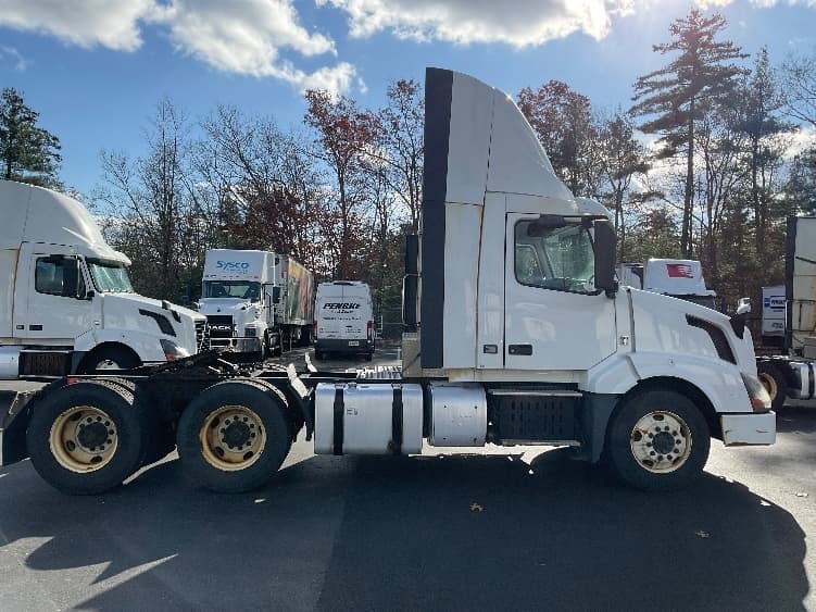 2015 Volvo VNL 300 — photo 8