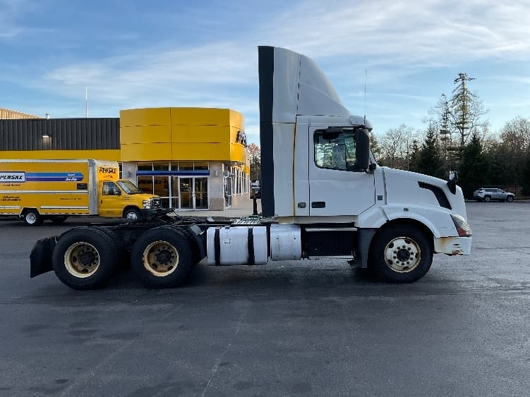2015 Volvo VNL 300 — photo 8