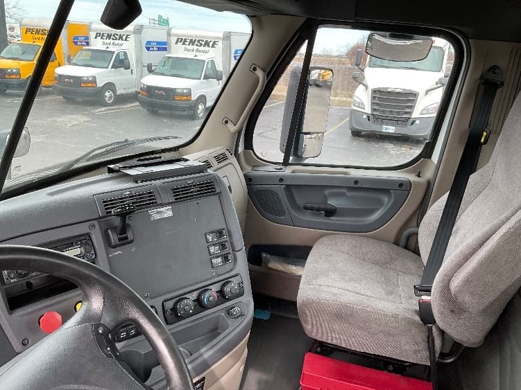 2016 Freightliner Cascadia — photo 10