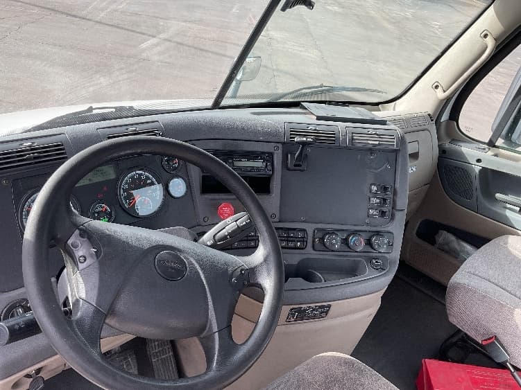 2016 Freightliner Cascadia — photo 10