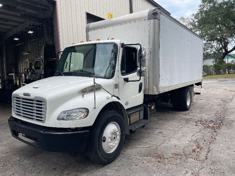 2014 Freightliner M2 106 — photo 3