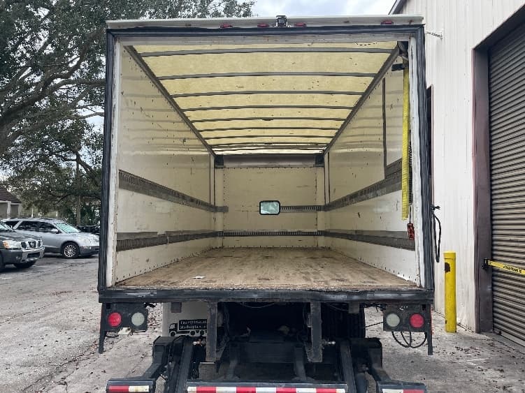 2014 Freightliner M2 106 — photo 8