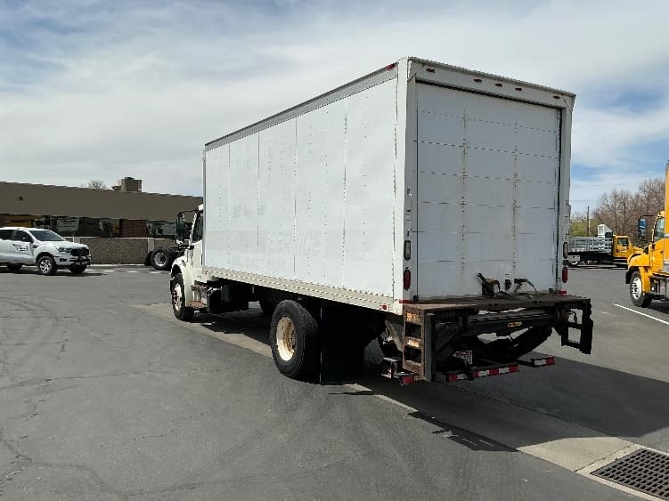 2015 Freightliner M2 106 — photo 6