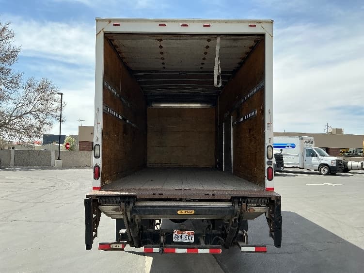 2015 Freightliner M2 106 — photo 8