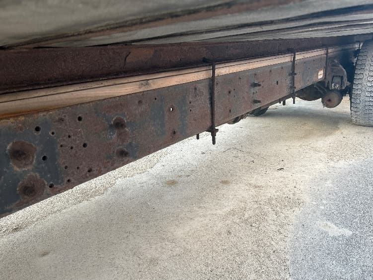 2011 Hino 338 — photo 5