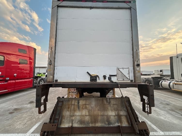 2011 Hino 338 — photo 7