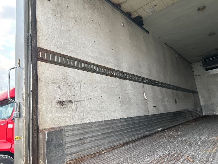 2011 Hino 338 — photo 9