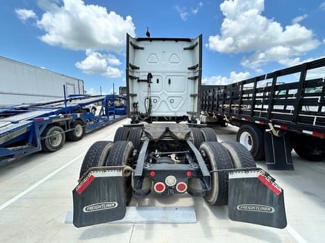 2020 Freightliner Cascadia — photo 4